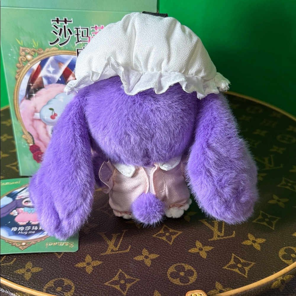 Samuel “Magic Wardrobe” Soft Plush Pendant - Picture 3 of 6